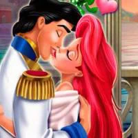 Mermaid Princess Mistletoe Kiss game screenshot